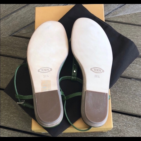 Tod's Matisse Patent Leather Stud Sandal Olive - Picture 7 of 7